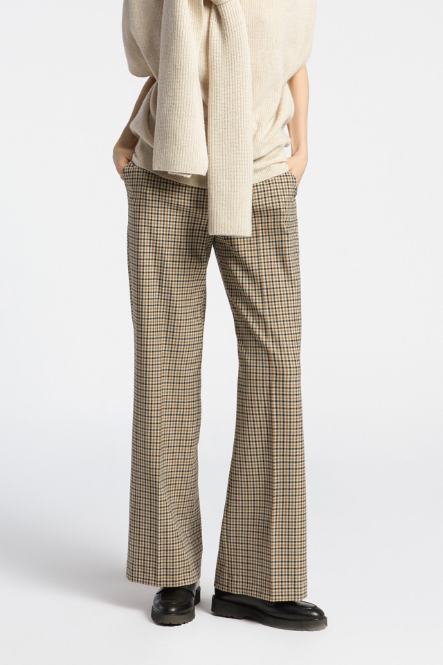 Checked trousers with wide legs