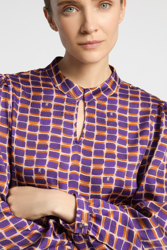 Seersucker blouse with logo print