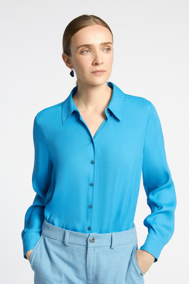 Smart blouse with shirt collar