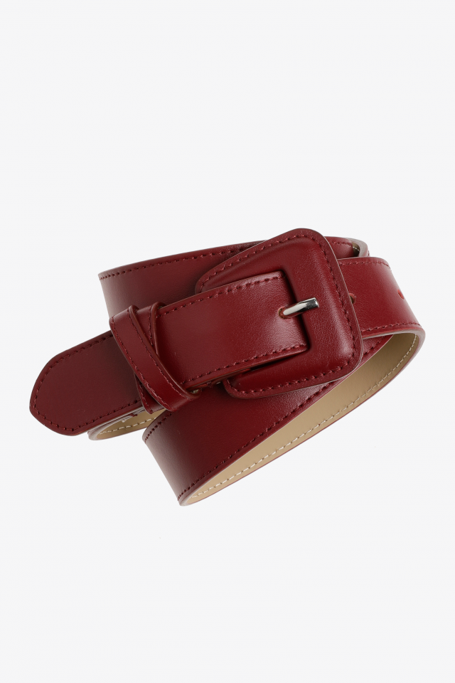Leather belt with rounded buckle